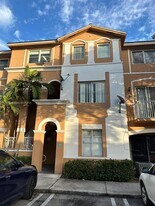 7060 NW 177th St in Hialeah, FL - Building Photo