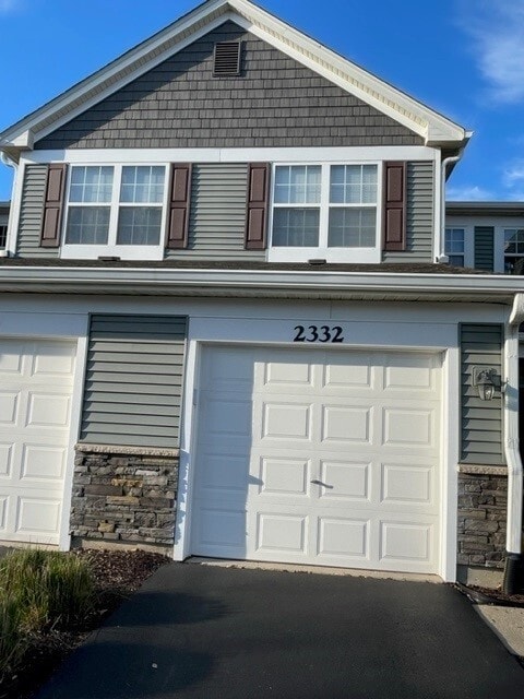 property at 2332 Overlook Ct