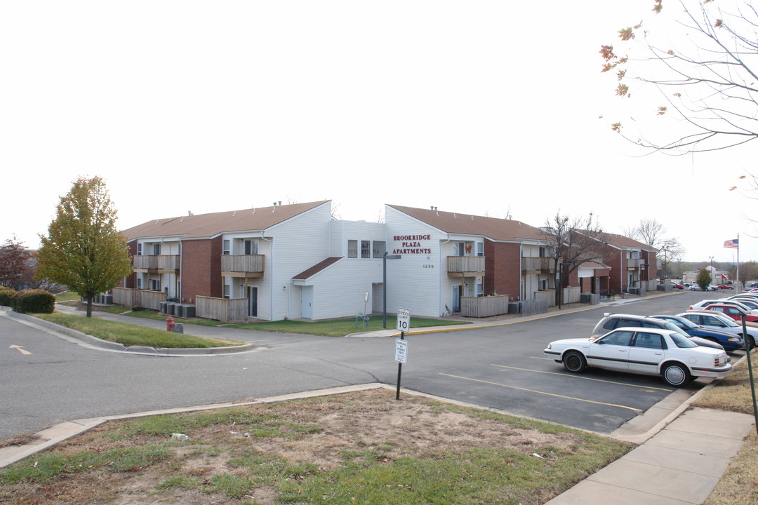 Brookridge Plaza Apartments in Derby, KS - Building Photo