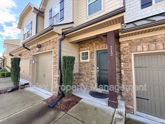 212 Ellsworth Manor Dr in Hillsborough, NC - Building Photo - Building Photo