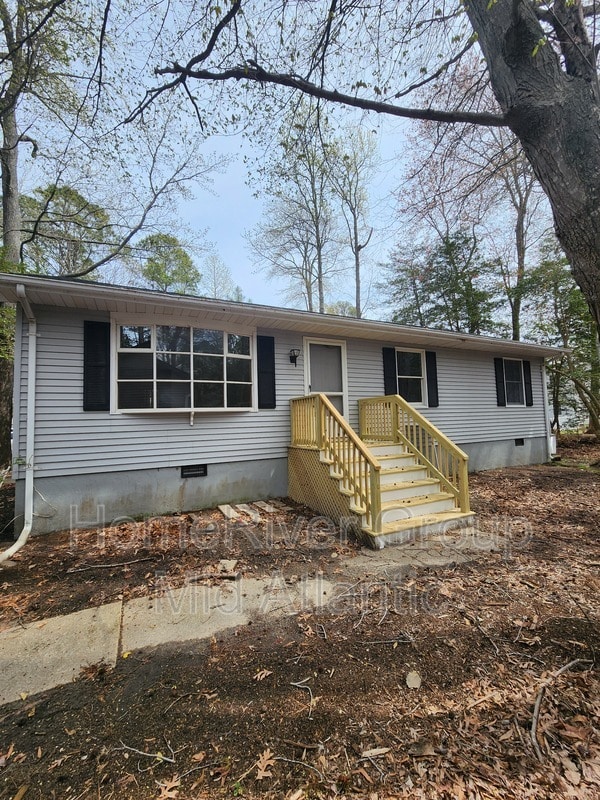 property at 6 Greenwood Ln