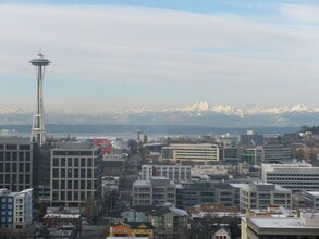 400 Melrose Ave E in Seattle, WA - Building Photo - Building Photo