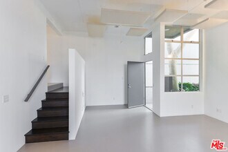 558 Rose Ave in Los Angeles, CA - Building Photo - Building Photo