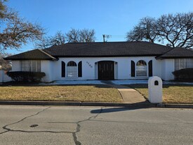 1700 Prestonwood Dr in Arlington, TX - Building Photo