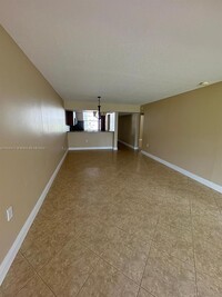 1707 Whitehall Dr in Davie, FL - Building Photo - Building Photo