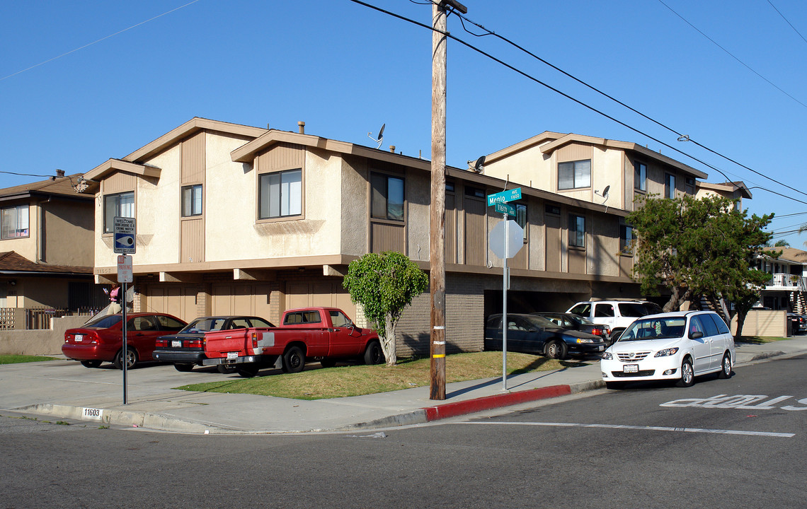 11603 Menlo Ave in Hawthorne, CA - Building Photo