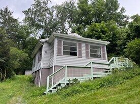 50 Oakcrest Dr in Asheville, NC - Building Photo