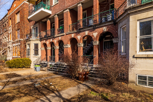 2308-2316 Sherbrooke St E in Montréal, QC - Building Photo - Building Photo