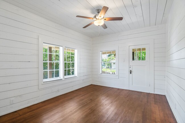 1807 W Summit Ave. in San Antonio, TX - Building Photo - Building Photo