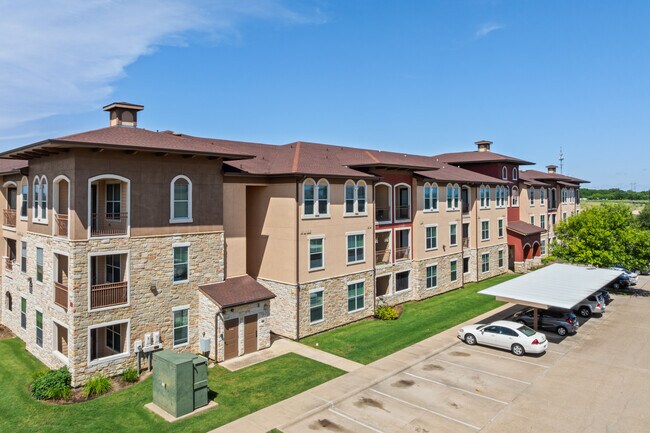 Highland Villas in Bryan, TX - Building Photo - Building Photo