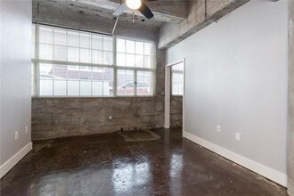 321 W 7th St in Kansas City, MO - Foto de edificio - Building Photo