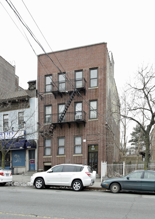 632 Nereid in Bronx, NY - Foto de edificio