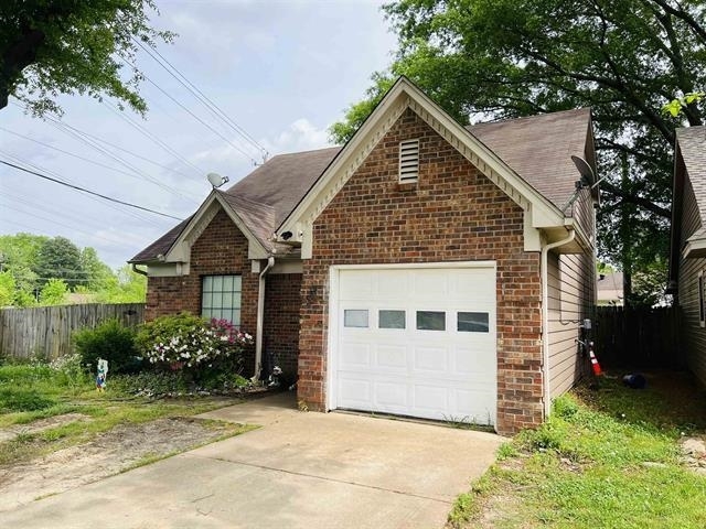 2244 Hometown Dr in Memphis, TN - Building Photo - Building Photo