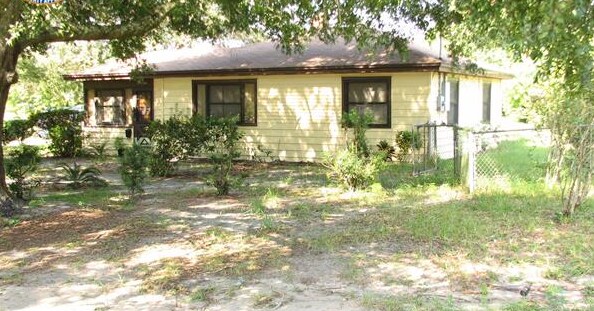 property at 1100 Santa Anita St
