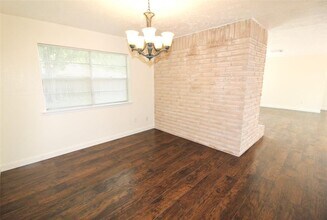 10402 Gulfstream Ln in Sugar Land, TX - Building Photo - Building Photo