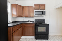 206 Woodward Avenue, Unit 2 in Kalamazoo, MI - Building Photo - Building Photo