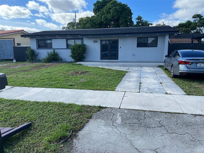 5470 W 8th Ln in Hialeah, FL - Building Photo - Building Photo
