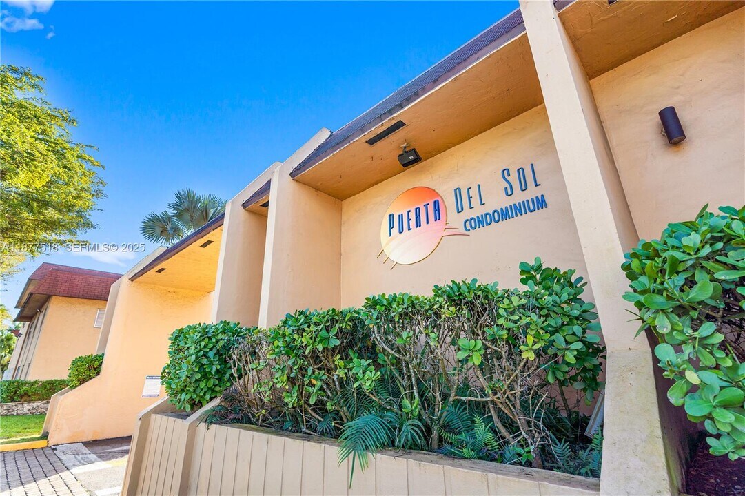 9972 SW 88th St in Miami, FL - Building Photo