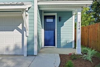 924 Grace Ave in Panama City, FL - Building Photo - Building Photo