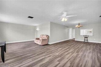1363 Bunker Way in Ft. Myers, FL - Building Photo - Building Photo