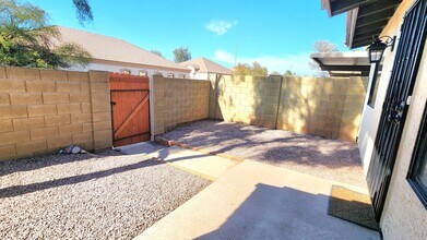 6131 E Greenway St in Mesa, AZ - Building Photo - Building Photo