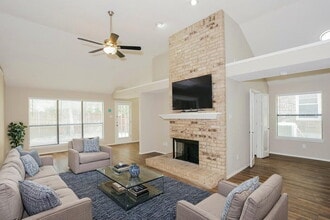 6639 Mountain Cedar Ln in Dallas, TX - Foto de edificio - Building Photo