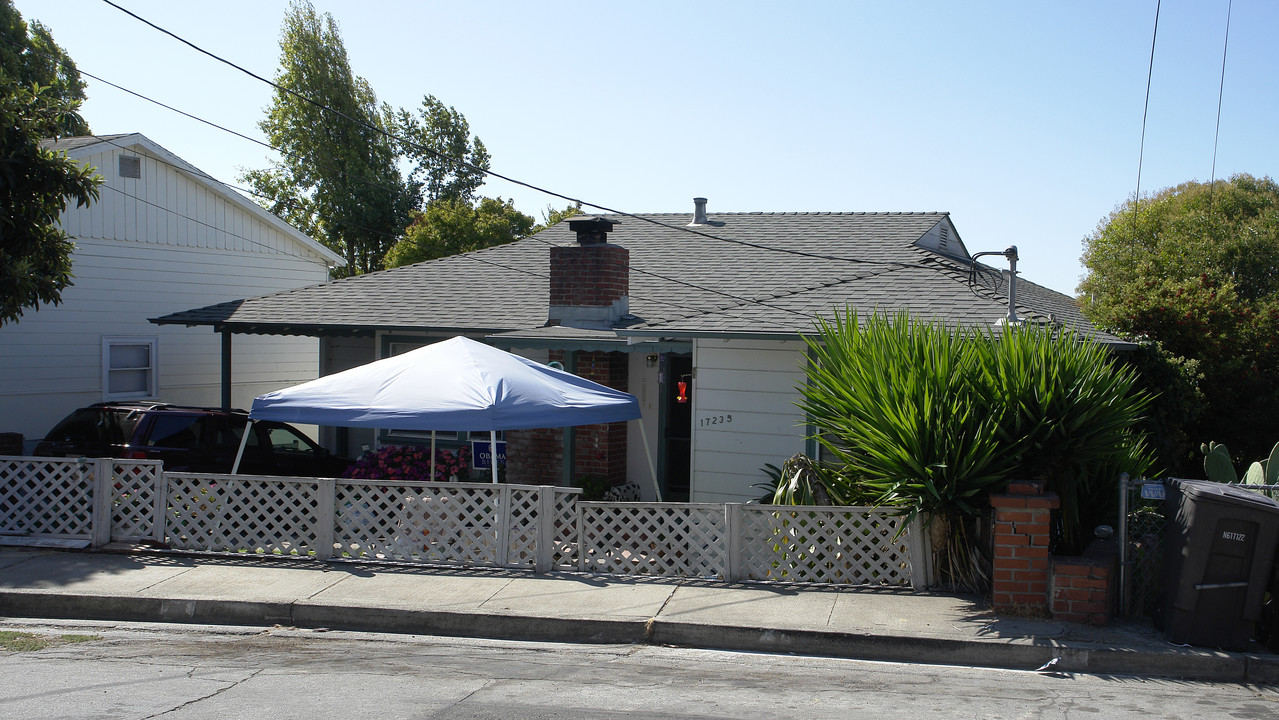 17235-17237 Roberto St in Castro Valley, CA - Foto de edificio