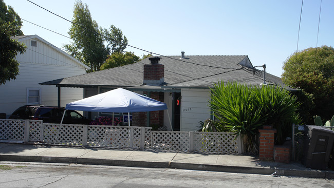 17235-17237 Roberto St