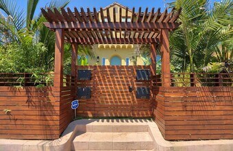 4537 St Elmo Dr in Los Angeles, CA - Building Photo - Building Photo