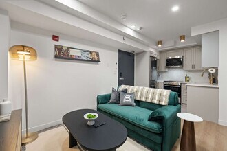 168 McCaul St, Unit SI ID1389236P in Toronto, ON - Building Photo - Building Photo