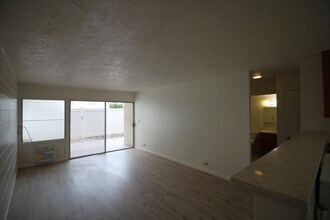 98-729-731 Moanalua Loop in Aiea, HI - Building Photo - Building Photo