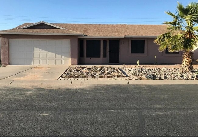 property at 814 W Hess Ave