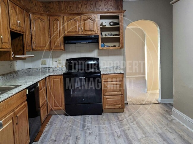 12 S Buhler Rd in Hutchinson, KS - Building Photo - Building Photo