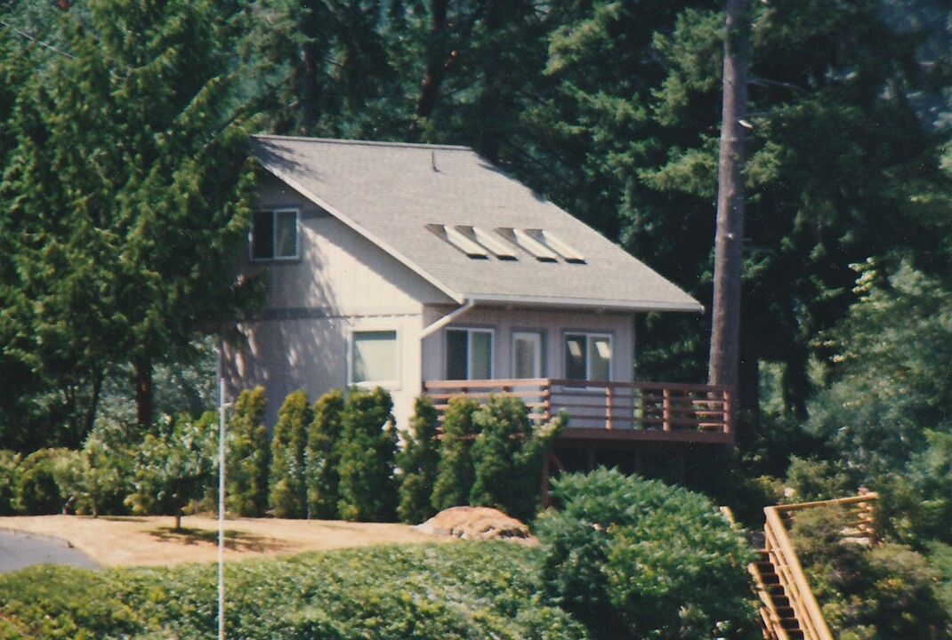 5704 Lagoon Ln NW in Gig Harbor, WA - Foto de edificio