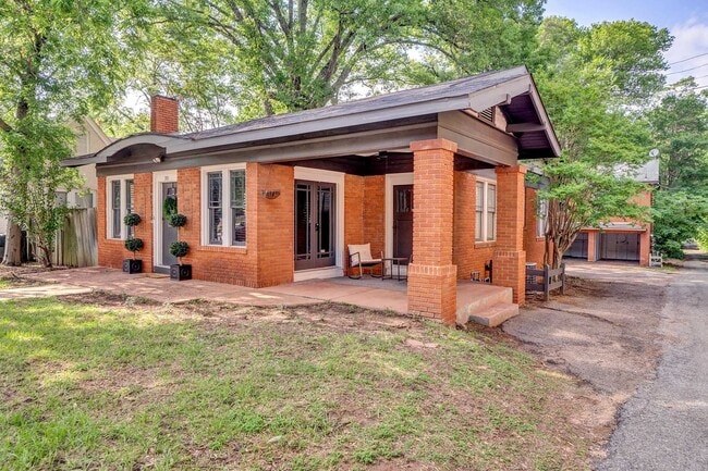 property at 301 W Houston St