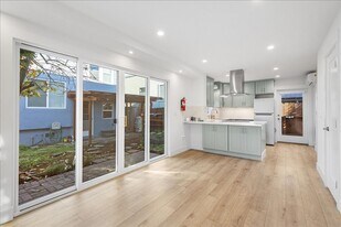 1012 Broadway in Alameda, CA - Building Photo