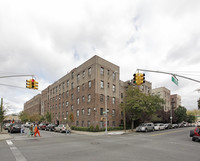 35-33 64th St in Flushing, NY - Foto de edificio - Building Photo