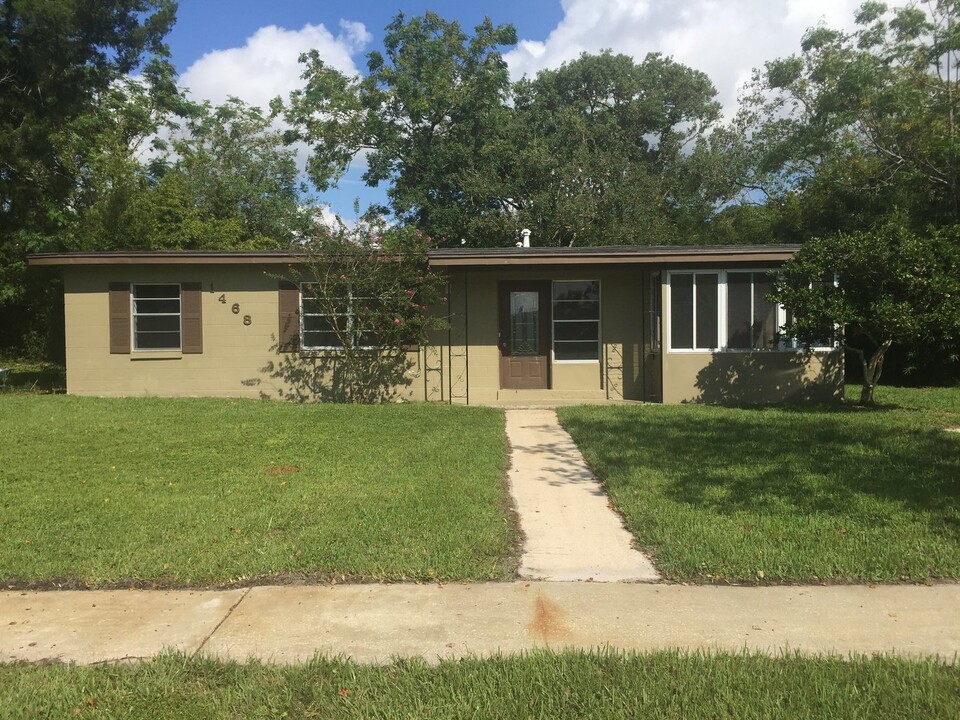 1468 Wiltshire Ave in Deltona, FL - Foto de edificio