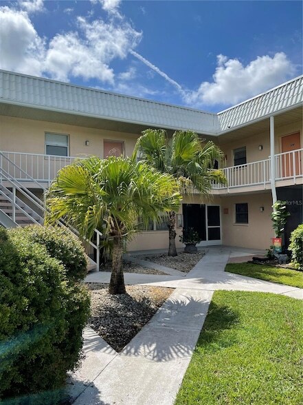 460 Base Ave E, Unit 122 in Venice, FL - Building Photo - Building Photo