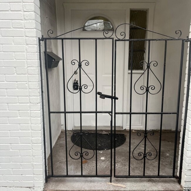 property at 9507 Braeburn Glen Blvd