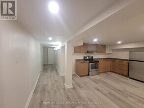 307 Axminster Dr in Richmond Hill, ON - Building Photo - Building Photo