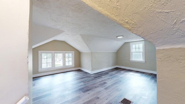 294 Madison Ave, Unit 3rd Floor in Akron, OH - Foto de edificio - Building Photo
