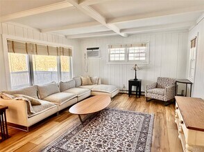 16 Osceola Ln in Southampton, NY - Building Photo - Building Photo