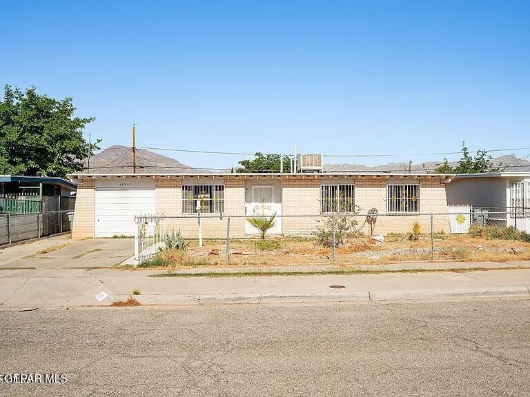 10533 Tareyton St in El Paso, TX - Building Photo