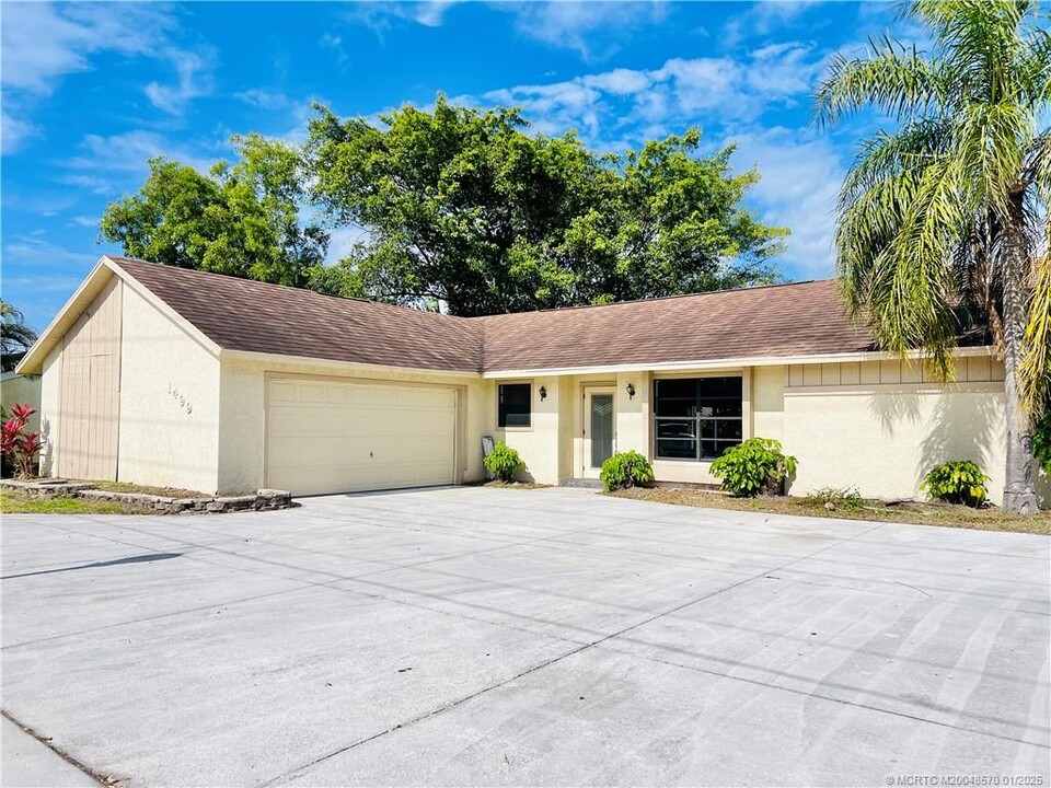 1499 SE Port St Lucie Blvd in Port St. Lucie, FL - Building Photo