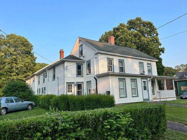 2 Lincoln St, Unit 2 in Spencer, MA - Foto de edificio - Building Photo