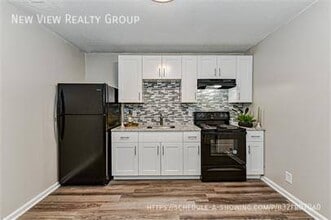 242 Hoskins Mill Ln in Charlotte, NC - Building Photo - Building Photo