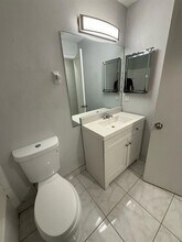 11610 NW 27th Ct, Unit 4 in Coral Springs, FL - Foto de edificio - Building Photo