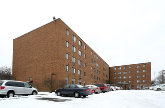 Grovewood Manor in Youngstown, OH - Foto de edificio - Building Photo