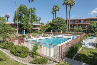 Villa Del Coronado in Phoenix, AZ - Building Photo - Building Photo